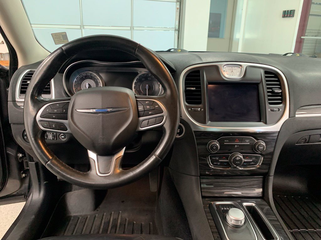Used 2019 Chrysler 300 Touring w/ Quick Order Package 2EF RWD image 14