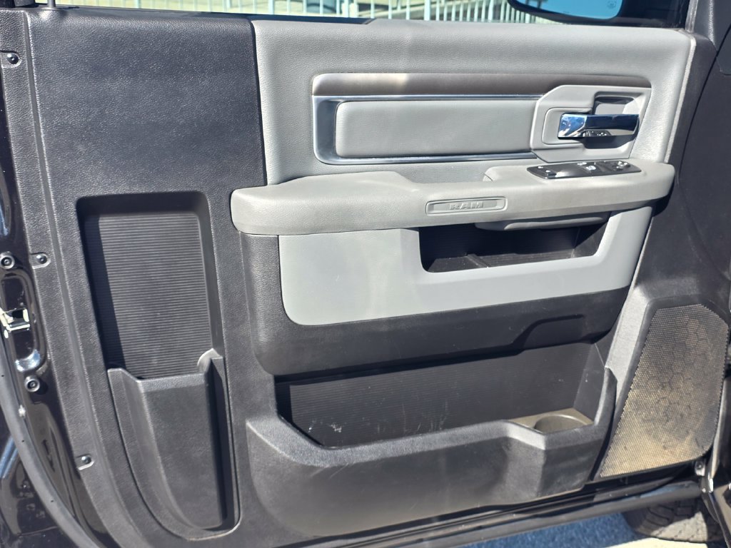 Used 2017 RAM 1500 Express RWD image 13