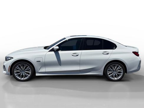 Used 2023 BMW 330e w/ Driving Assistance Package RWD image 2