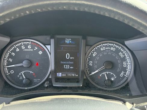 Used 2021 Toyota Tacoma TRD Off-Road w/ Technology Package AWD/4WD image 9