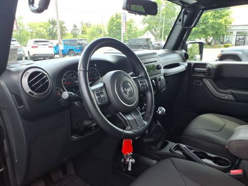 Used 2018 Jeep Wrangler Unlimited Sport S AWD/4WD image 21