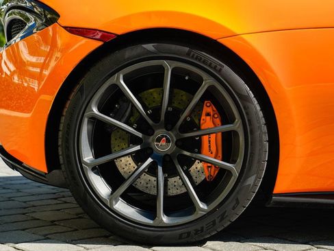 Used 2018 McLaren 570S Spider image 31