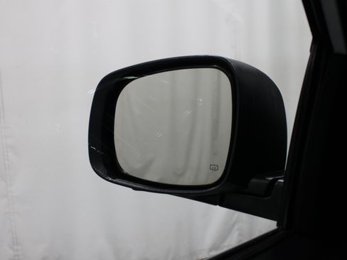 Used 2014 Chrysler Town & Country S FWD image 9