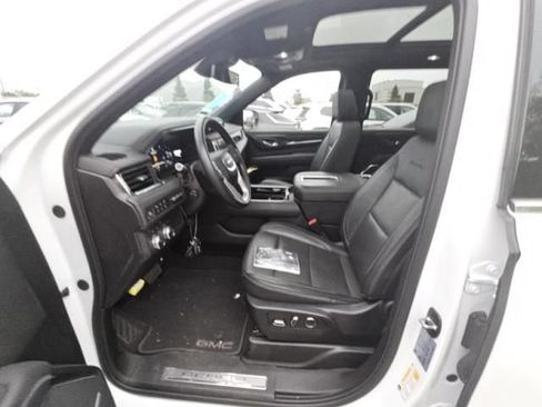 Used 2024 GMC Yukon XL Denali AWD/4WD image 6