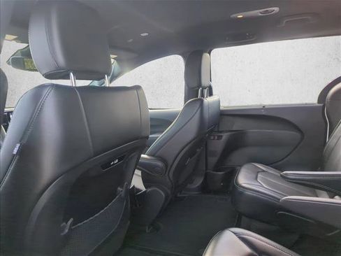 Used 2024 Chrysler Pacifica Touring-L w/ S Appearance Package image 16