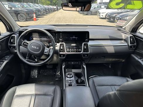 Used 2023 Kia Sorento EX AWD/4WD image 13