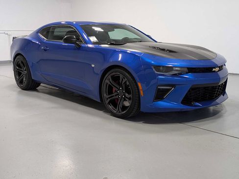 Used 2018 Chevrolet Camaro SS RWD image 5