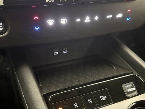 Used 2025 Nissan Murano SV AWD/4WD image 16