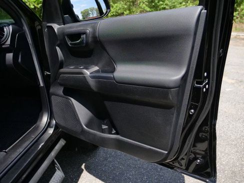 Used 2022 Toyota Tacoma TRD Sport image 40