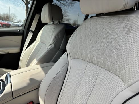 Used 2026 BMW X7 M60i image 16