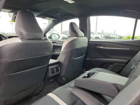 Used 2025 Toyota Camry SE FWD image 14