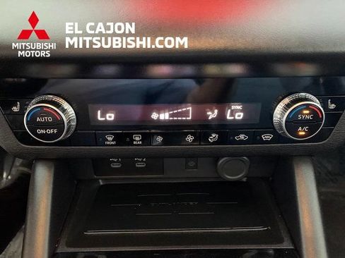 Used 2025 Mitsubishi Outlander AWD image 16