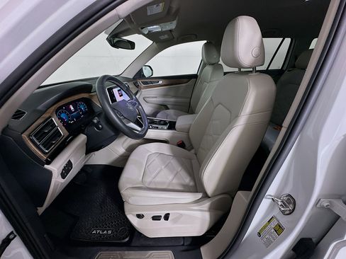 Used 2024 Volkswagen Atlas SE image 13