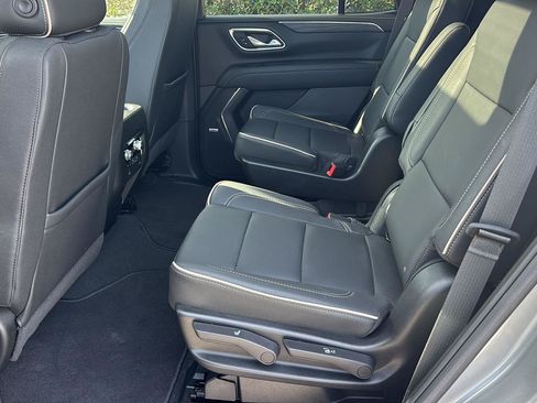 Used 2023 GMC Yukon SLT w/ SLT Premium Package RWD image 15