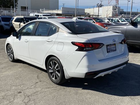 Used 2022 Nissan Versa SV image 10