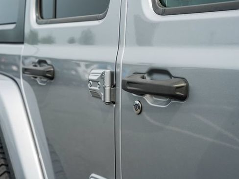 Used 2020 Jeep Wrangler Unlimited Sahara AWD/4WD image 23