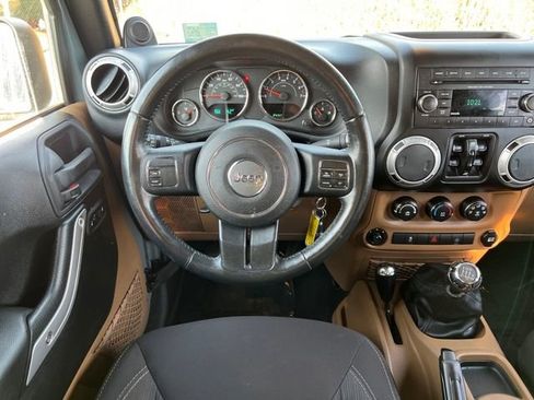 Used 2014 Jeep Wrangler Unlimited Sahara image 12