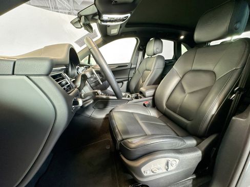 Used 2024 Porsche Macan image 5