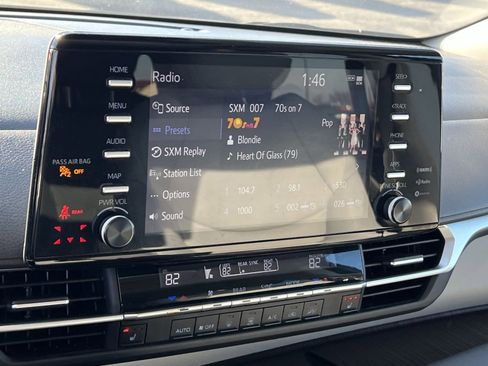 Used 2023 Toyota Sienna XLE image 18