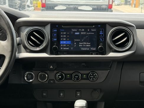 Used 2017 Toyota Tacoma TRD Off-Road w/ Tow Package (A/T) AWD/4WD image 29