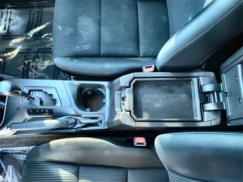 Used 2017 Toyota RAV4 LE image 20