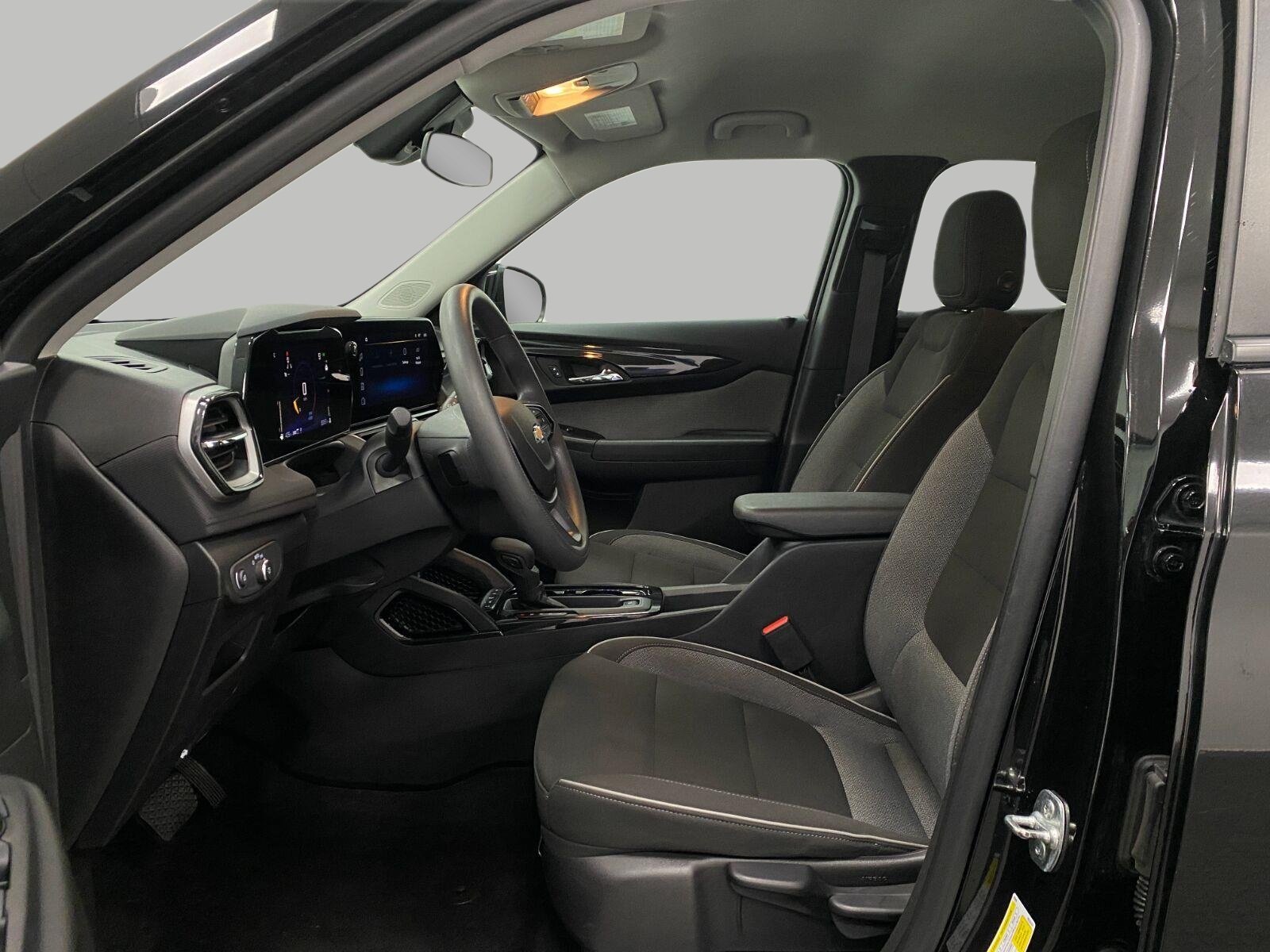 Used 2025 Chevrolet TrailBlazer LT AWD/4WD image 25