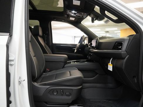 New 2025 Chevrolet Suburban Premier AWD/4WD image 28
