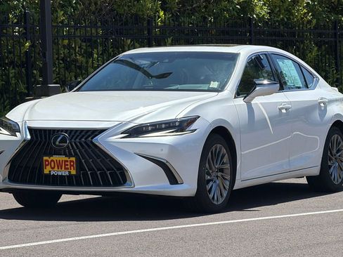 Used 2024 Lexus ES 300h w/ Luxury Package FWD image 8