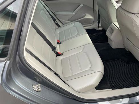 Used 2018 Volkswagen Passat 2.0T R-Line image 24