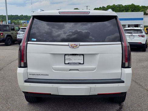 Used 2020 Cadillac Escalade Luxury AWD/4WD image 10