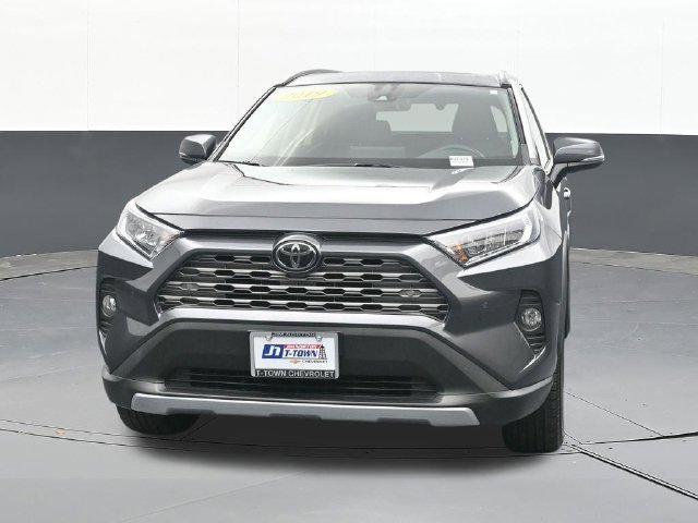 Used 2019 Toyota RAV4 Limited FWD image 2