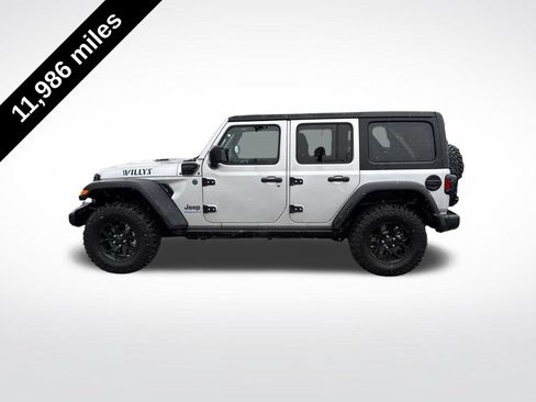 Used 2024 Jeep Wrangler Unlimited AWD/4WD image 2
