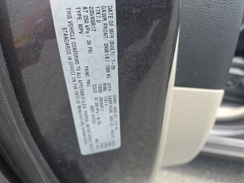 Used 2023 Chrysler Pacifica Touring-L FWD image 18