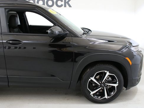 Used 2023 Chevrolet TrailBlazer RS w/ Sun and Liftgate Package FWD image 11