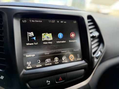 Used 2017 Jeep Cherokee 75th Anniversary image 30