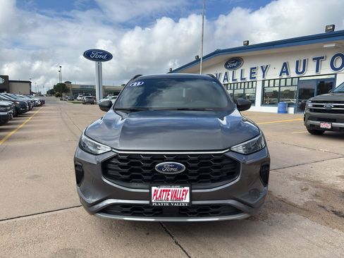 Used 2023 Ford Escape ST-Line w/ Tech Pack #1 AWD/4WD image 2