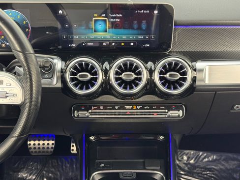 Used 2021 Mercedes-Benz GLB 250 image 23