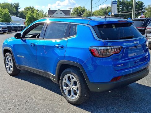 Used 2024 Jeep Compass Latitude w/ Convenience Group image 4