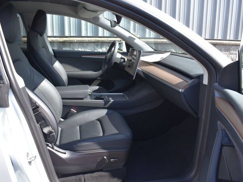 Used 2023 Tesla Model Y Long Range AWD/4WD image 24