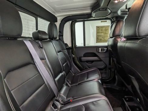 Used 2022 Jeep Gladiator Overland w/ Dual Top Group AWD/4WD image 36