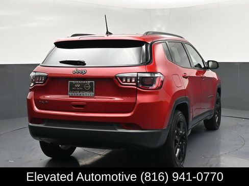 Used 2025 Jeep Compass Latitude w/ Altitude Special Edition AWD/4WD image 4