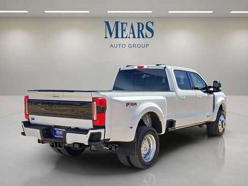 Used 2025 Ford F450 Platinum w/ FX4 Off-Road Package image 5