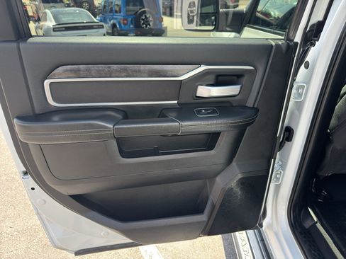 Used 2024 RAM 2500 Big Horn AWD/4WD image 16