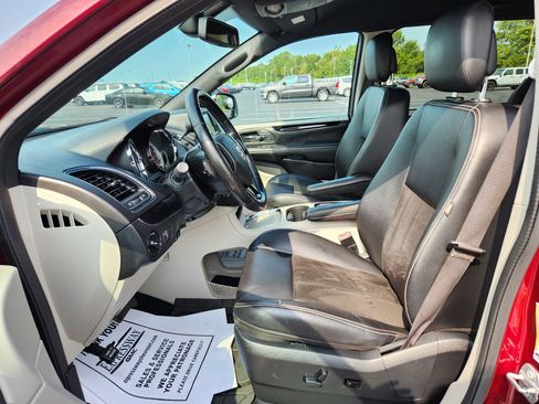 Used 2020 Dodge Grand Caravan SXT FWD image 13