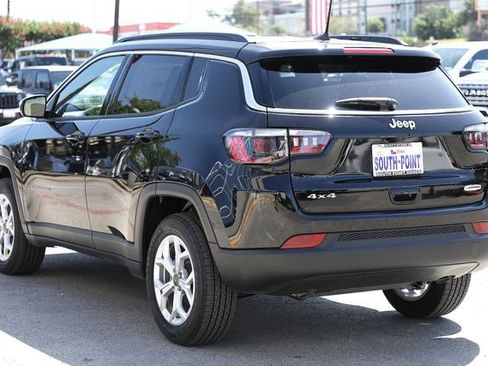 New 2025 Jeep Compass Latitude image 9