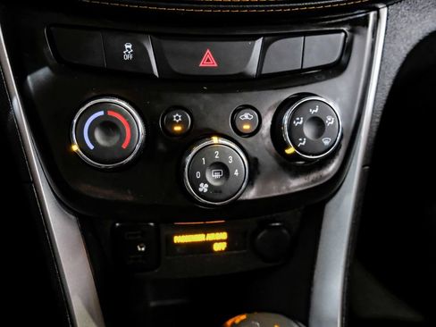 Used 2020 Chevrolet Trax LT w/ LT Convenience Package image 25