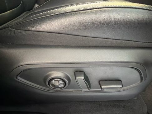 Used 2023 Jeep Grand Cherokee Limited w/ Black Appearance Package image 28