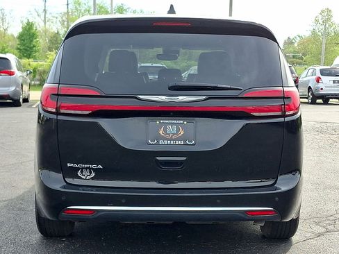 Used 2024 Chrysler Pacifica Touring-L FWD image 23