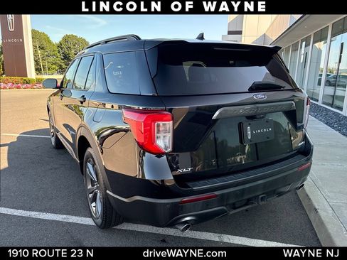 Used 2022 Ford Explorer XLT w/ Equipment Group 202A AWD/4WD image 3