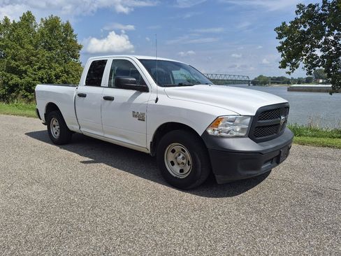 Used 2019 RAM 1500 Tradesman RWD image 3